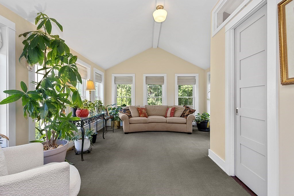 6 Pine St Property Photo 19