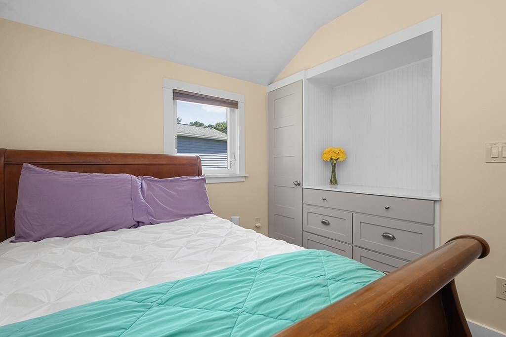 6 Pine St Property Photo 28