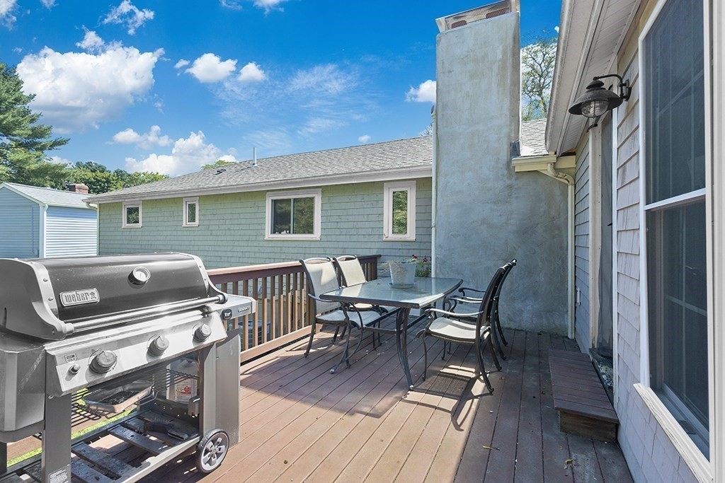 6 Pine St Property Photo 30