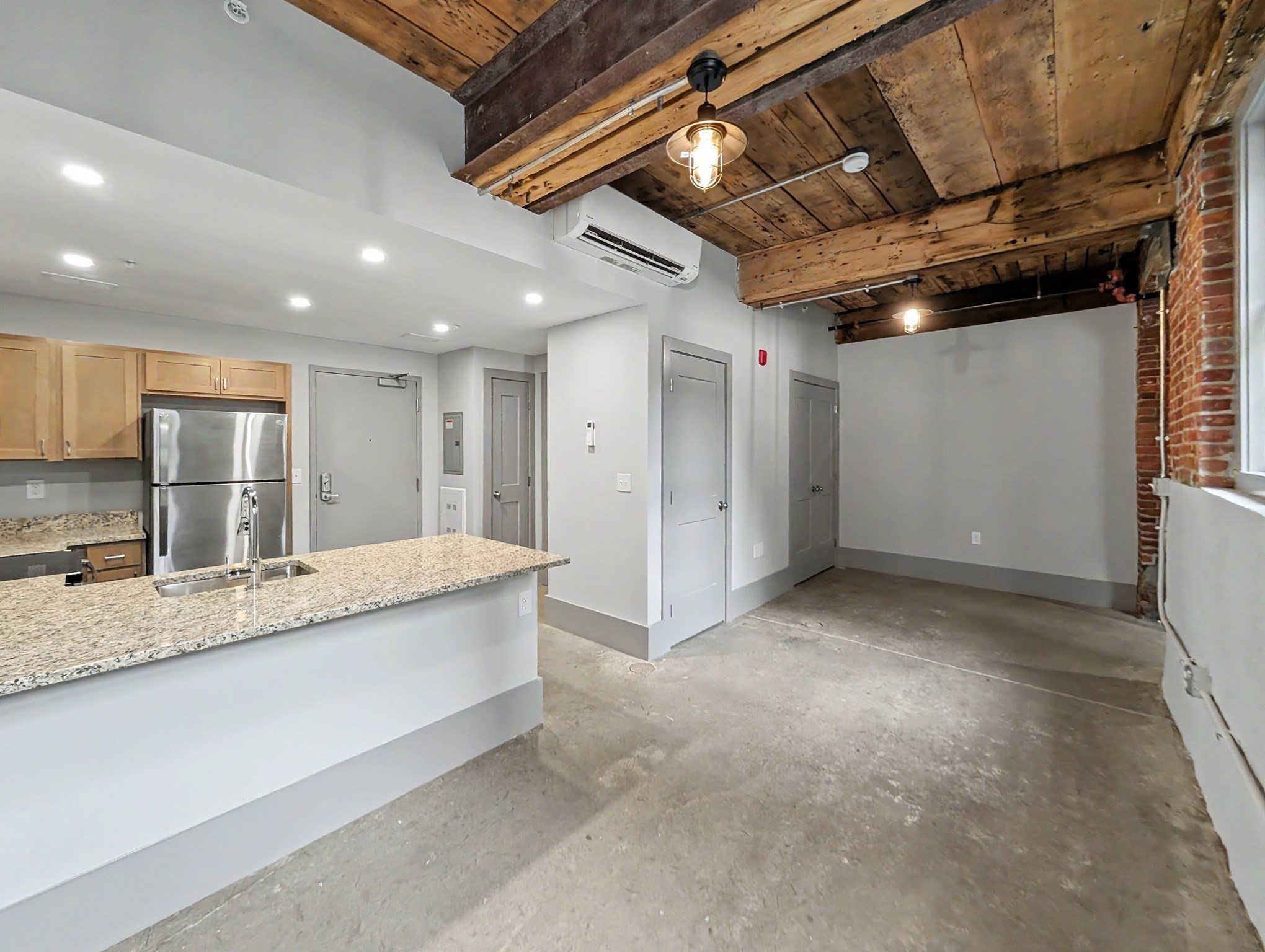 90 Grove St Property Photo 1