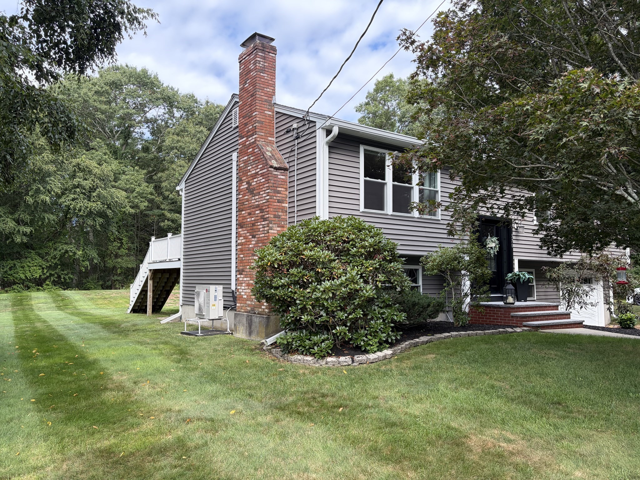 370 Forest Street Property Photo 3