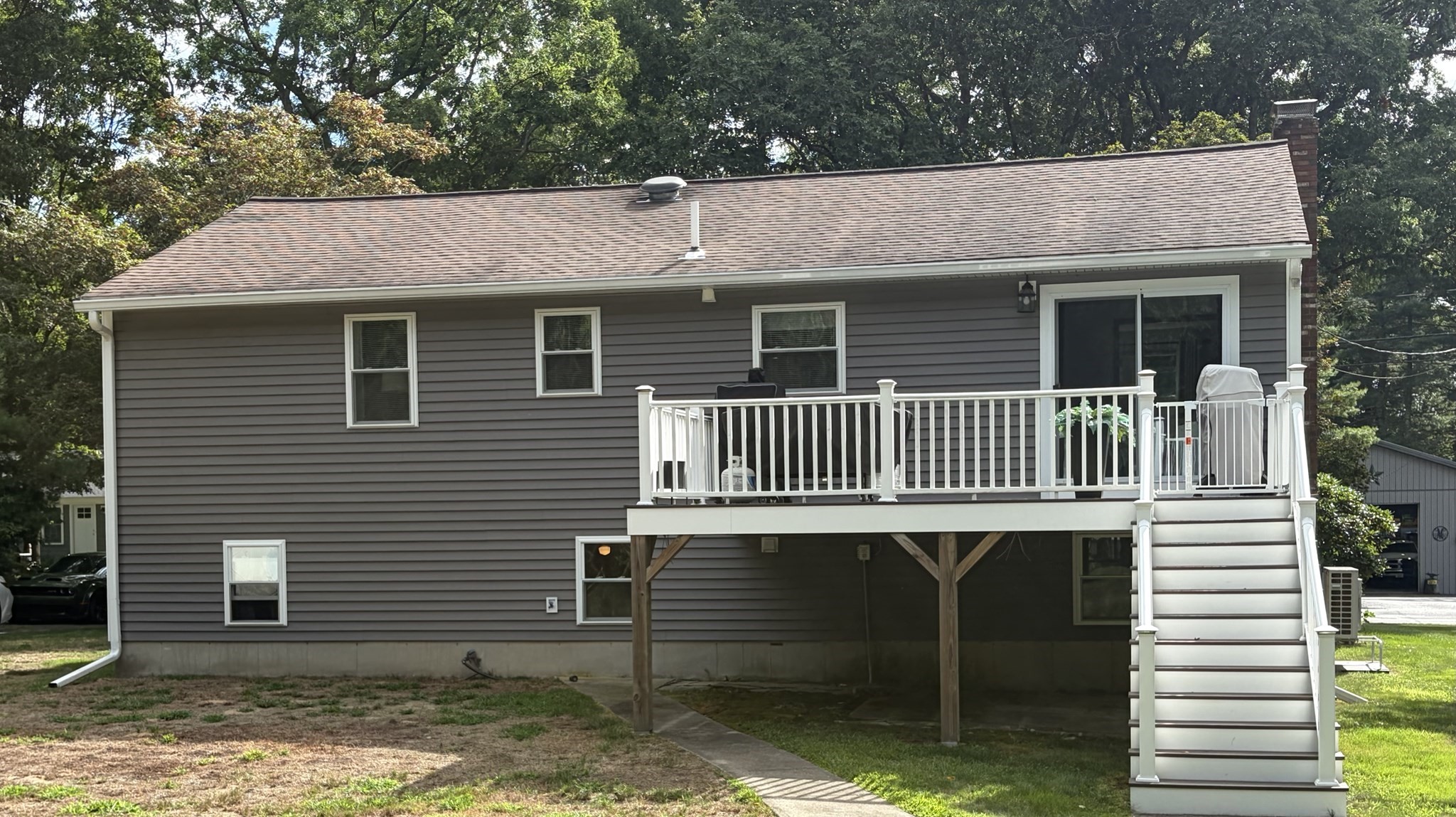 370 Forest Street Property Photo 5