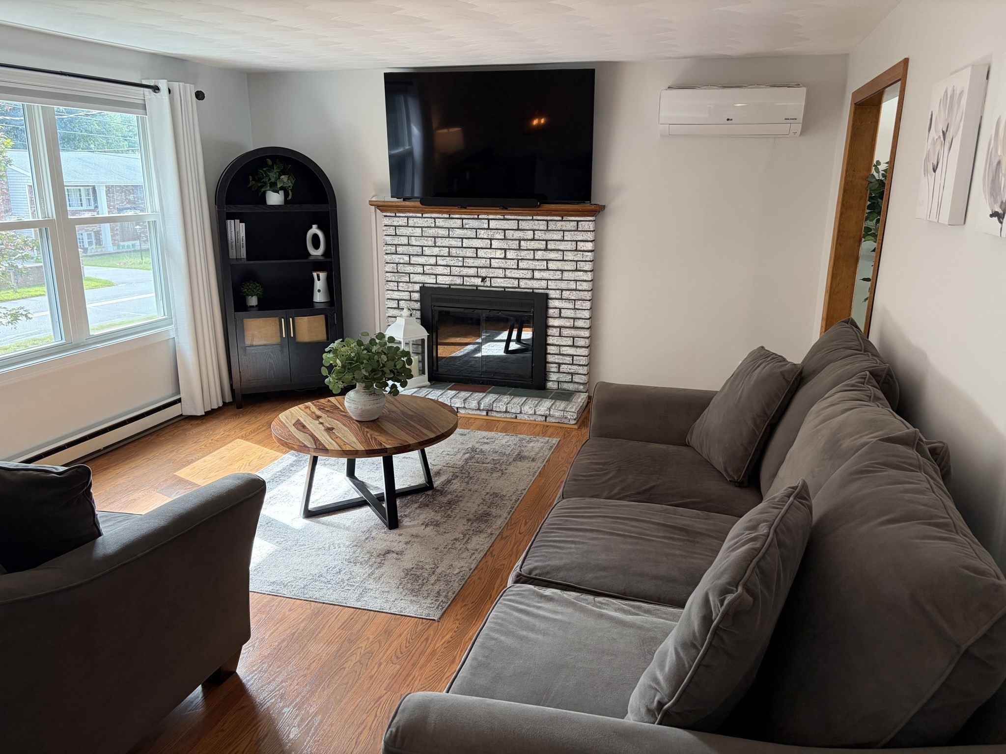 370 Forest Street Property Photo 14