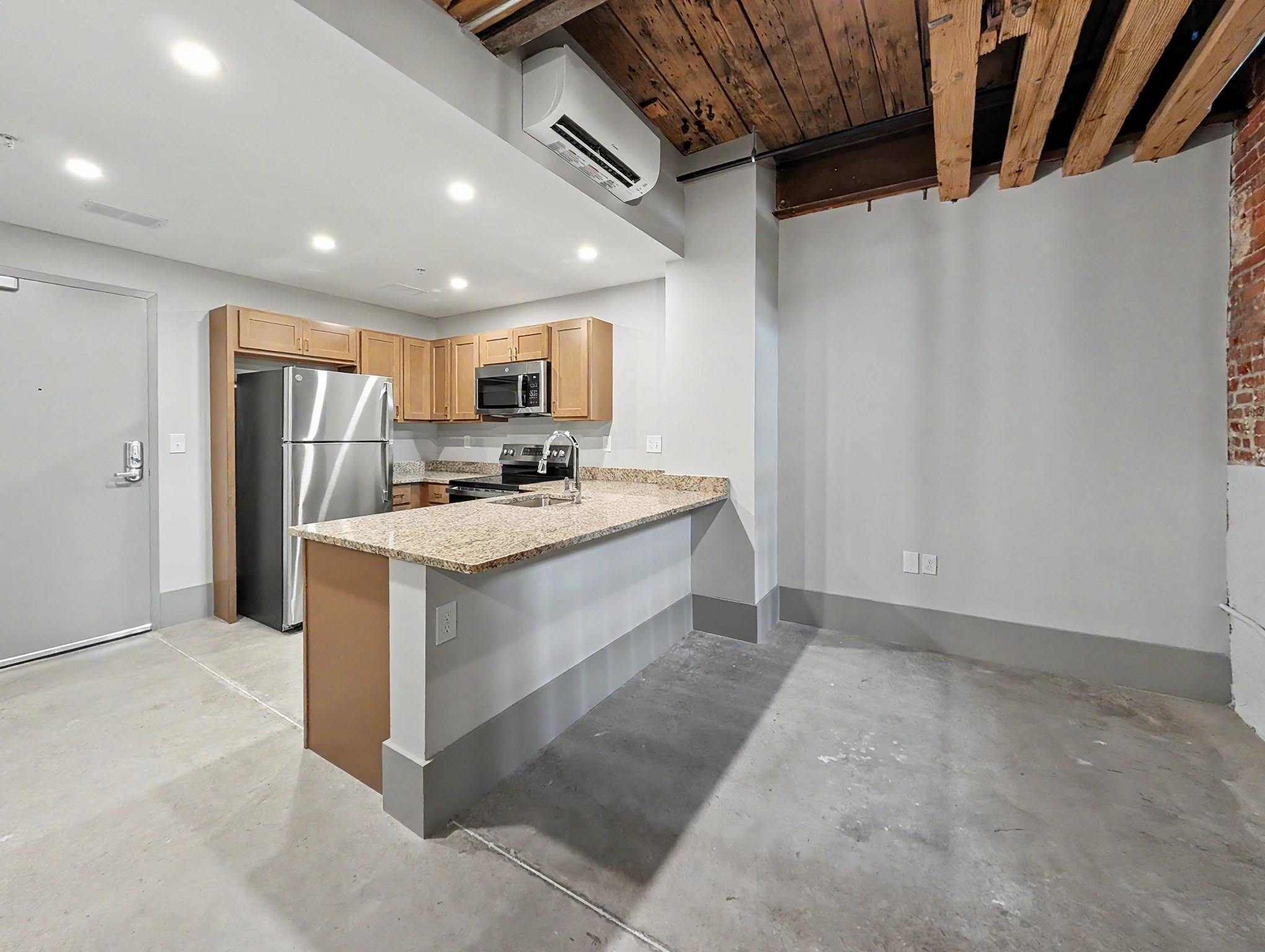 90 Grove St Property Photo 2