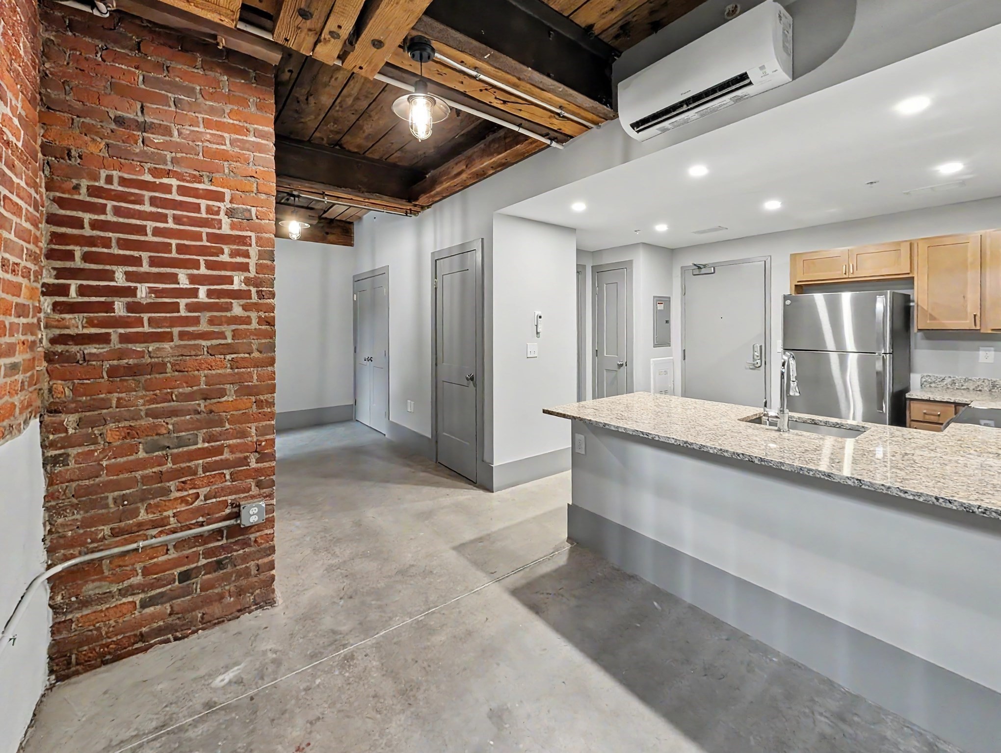 90 Grove St Property Photo 3