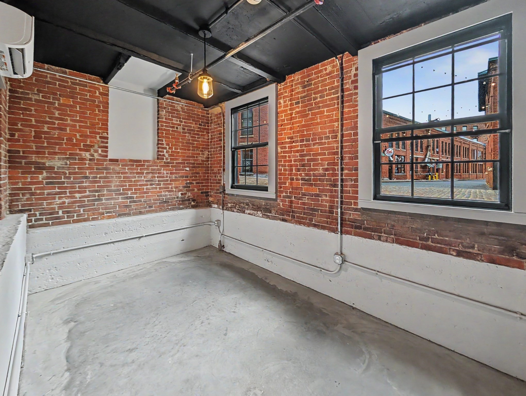 90 Grove St Property Photo 5