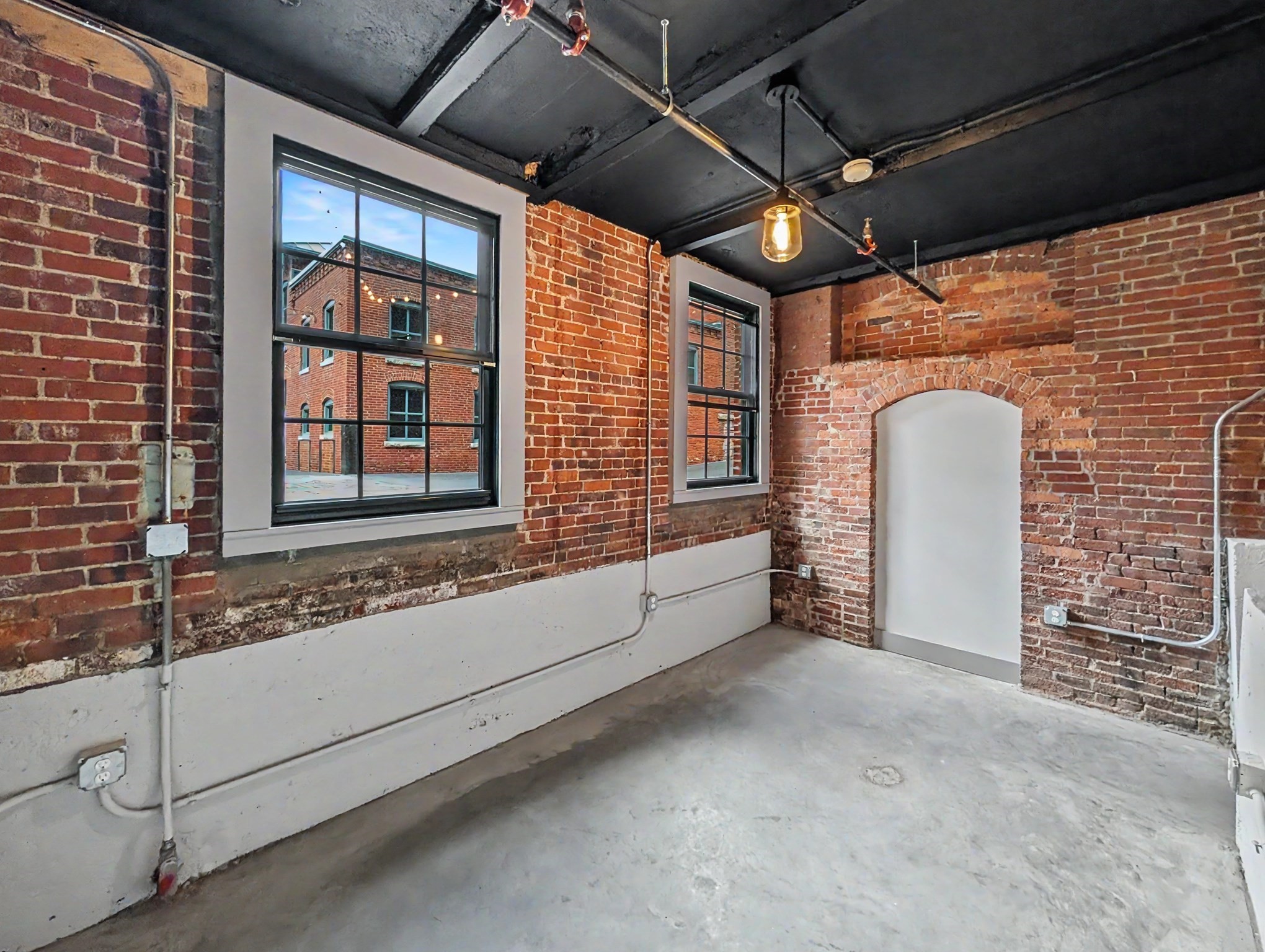 90 Grove St Property Photo 7
