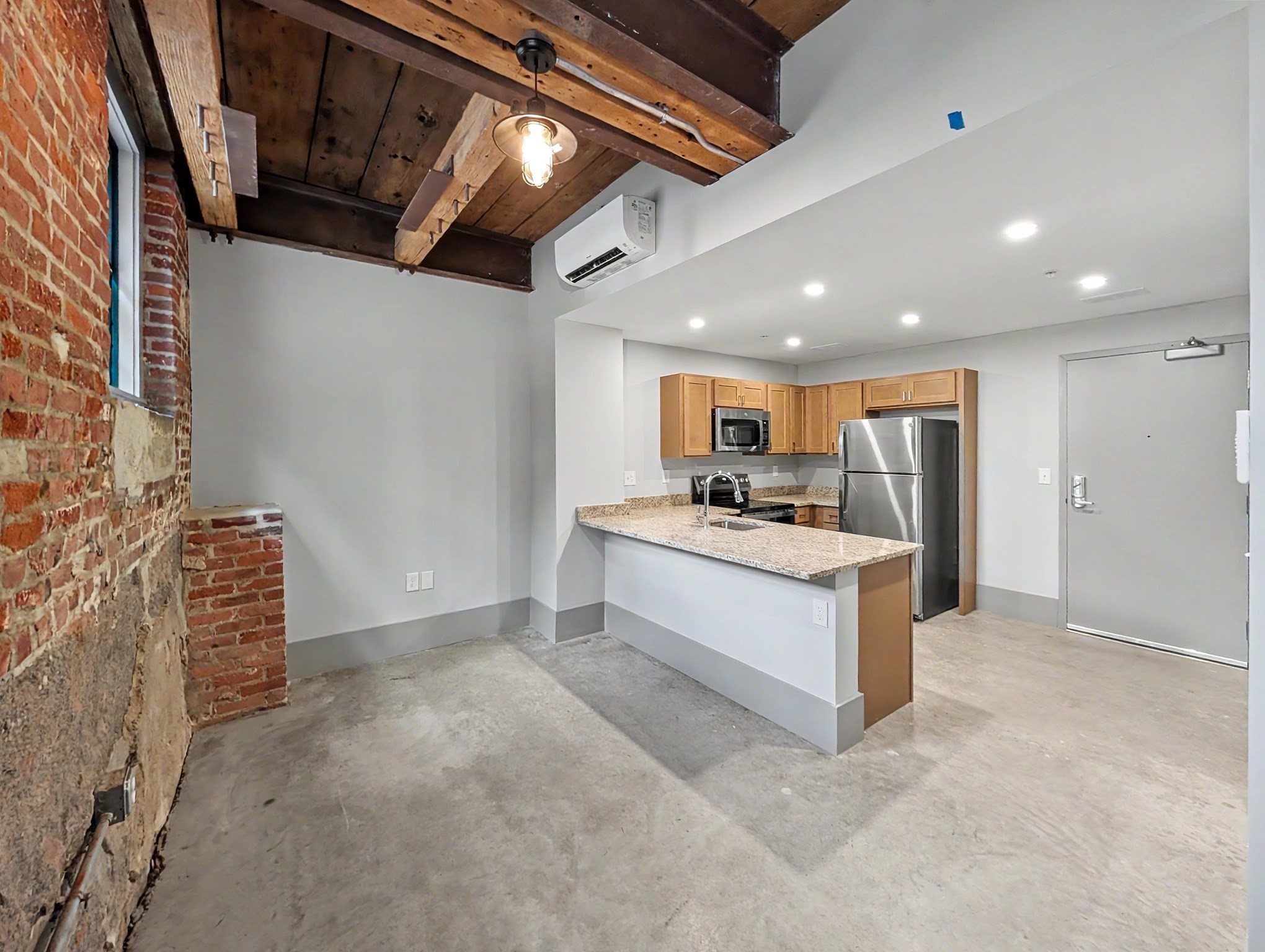 90 Grove St Property Photo 2