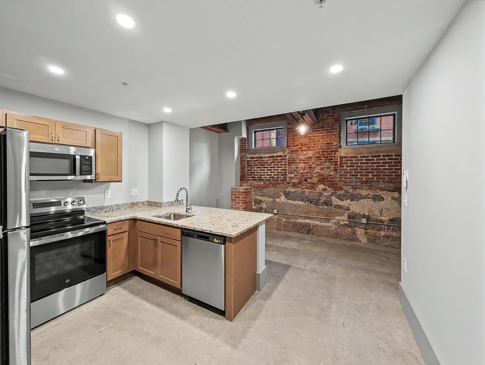 90 Grove St Property Photo 1