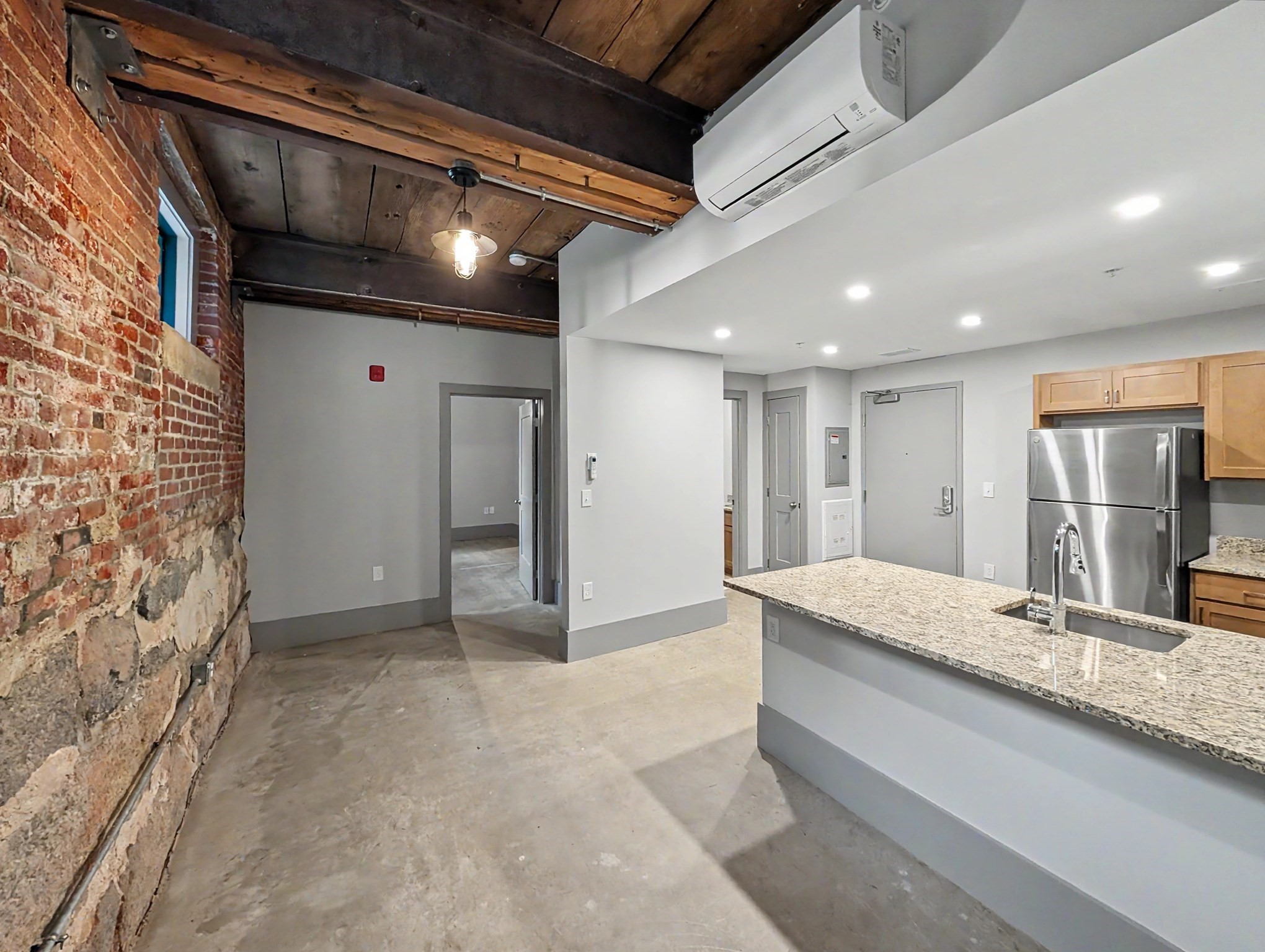 90 Grove St Property Photo 2