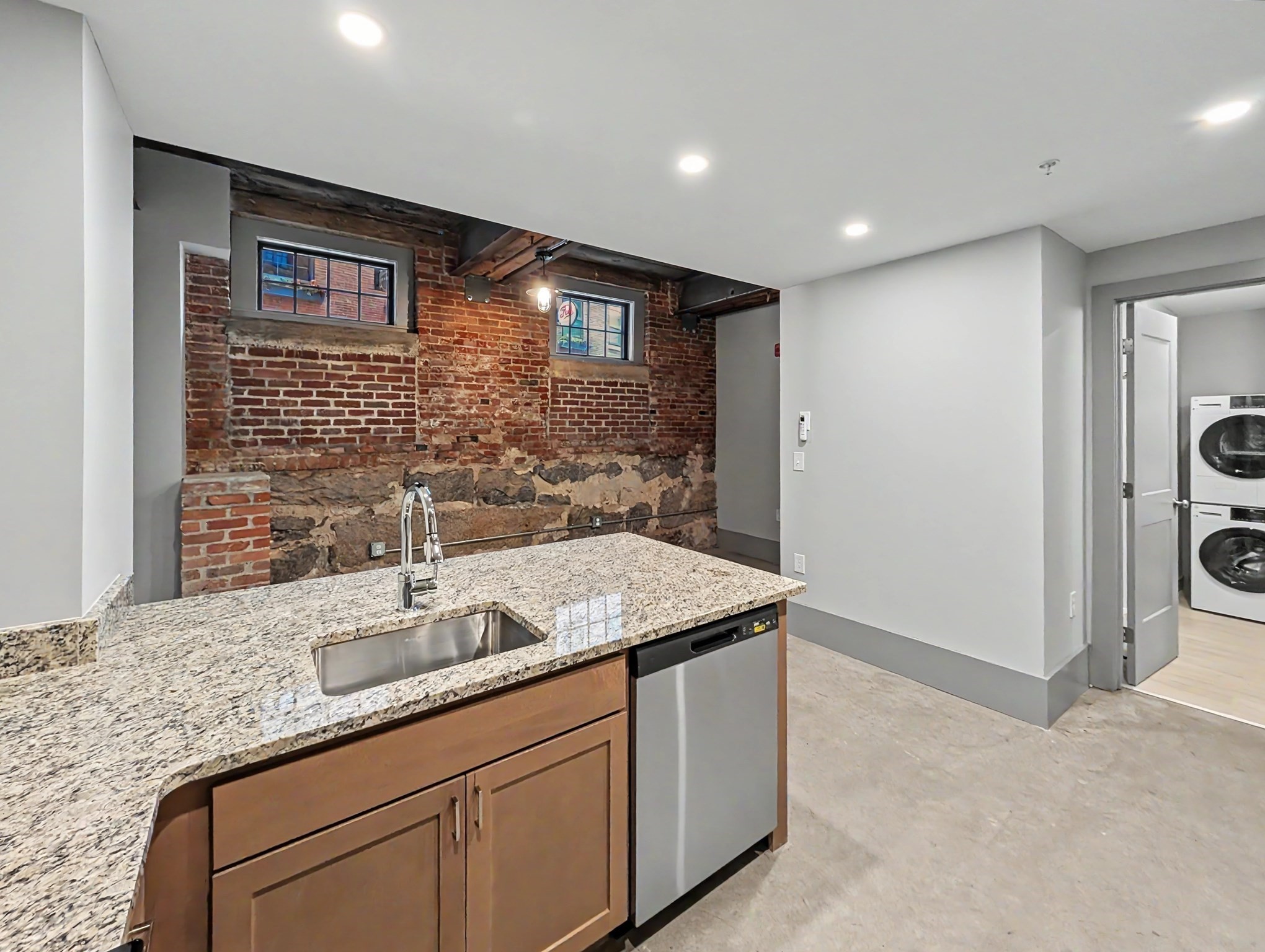 90 Grove St Property Photo 3