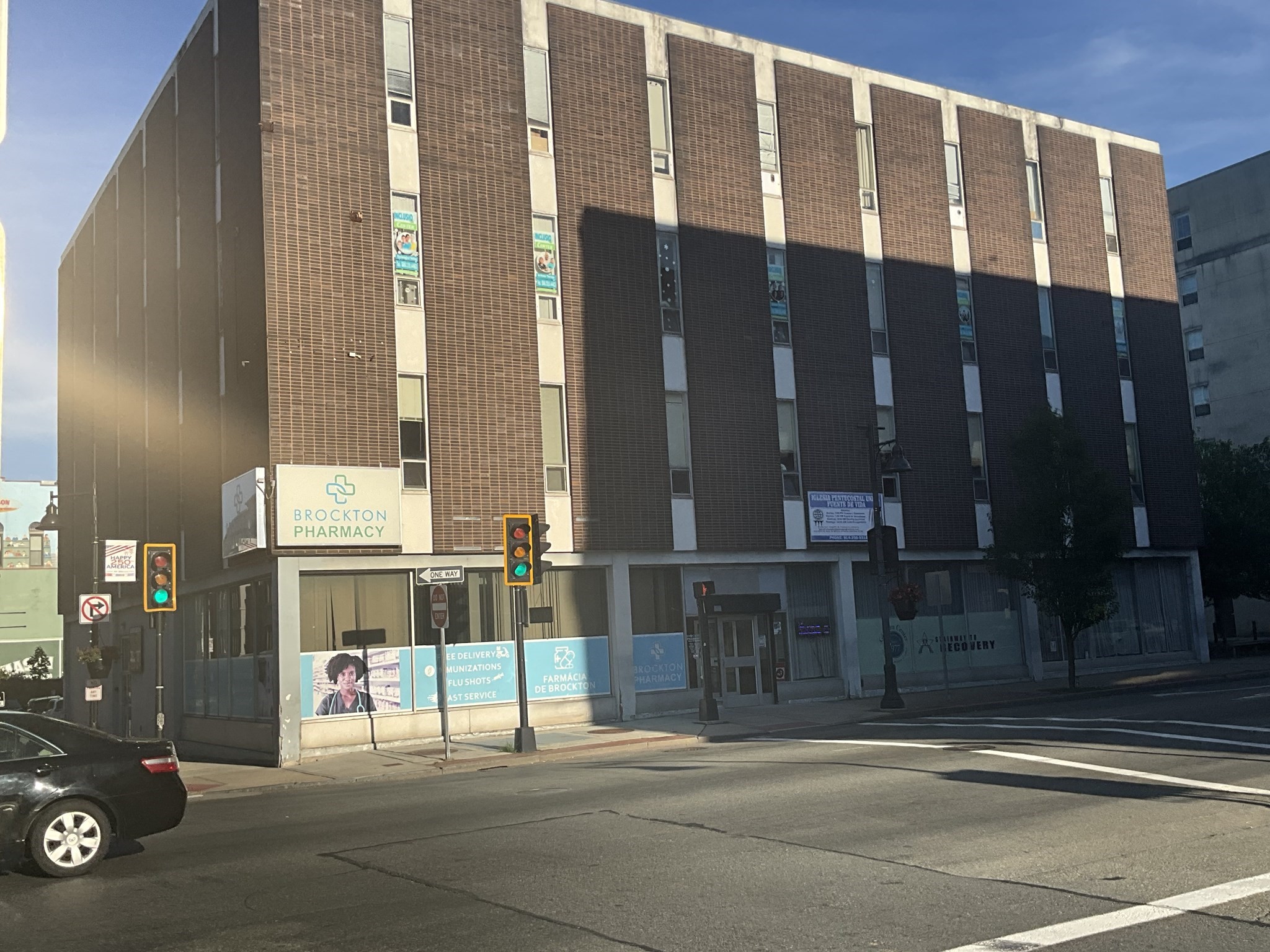 90 Main St Property Photo 2