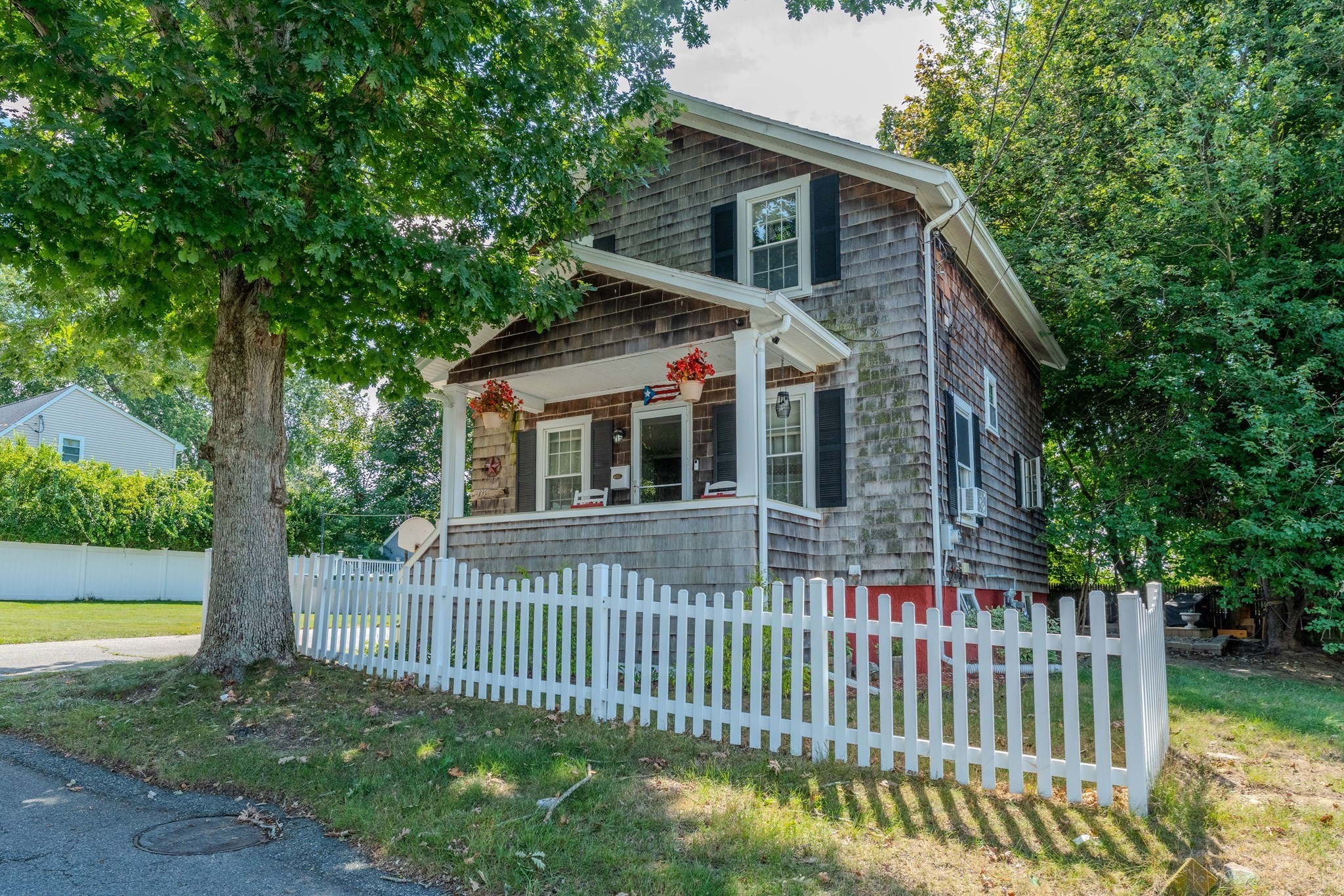 135 Thurber Ave Property Photo 1