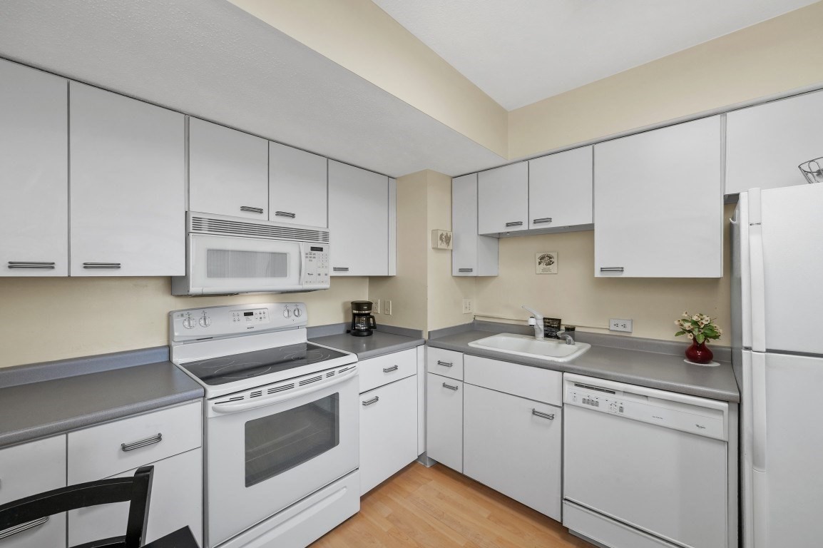 250 Hammond Pond Parkway # 1105s Property Photo 12