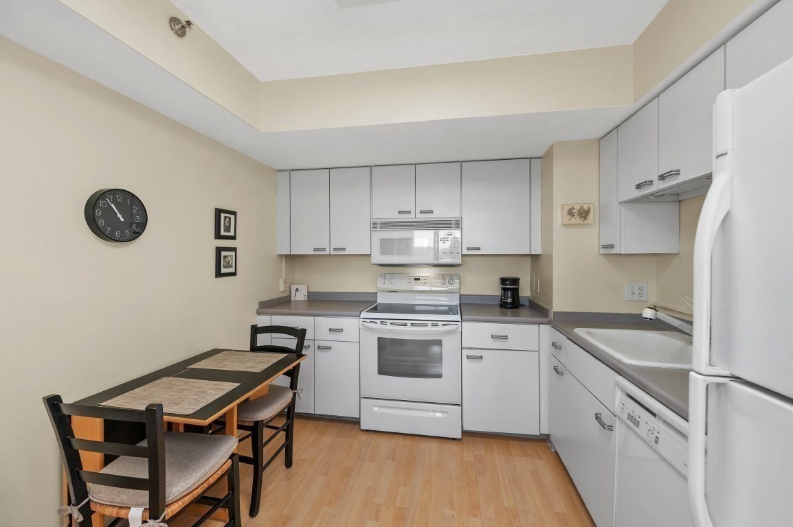 250 Hammond Pond Parkway # 1105s Property Photo 13