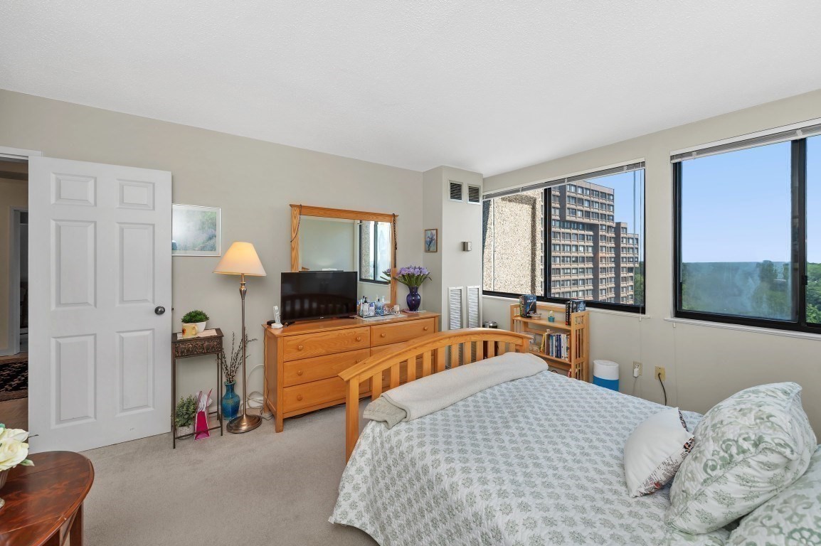250 Hammond Pond Parkway # 1105s Property Photo 15