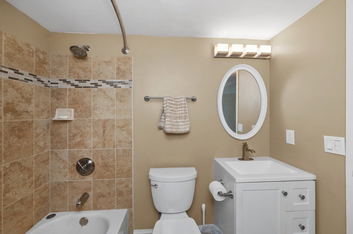 250 Hammond Pond Parkway # 1105s Property Photo 23