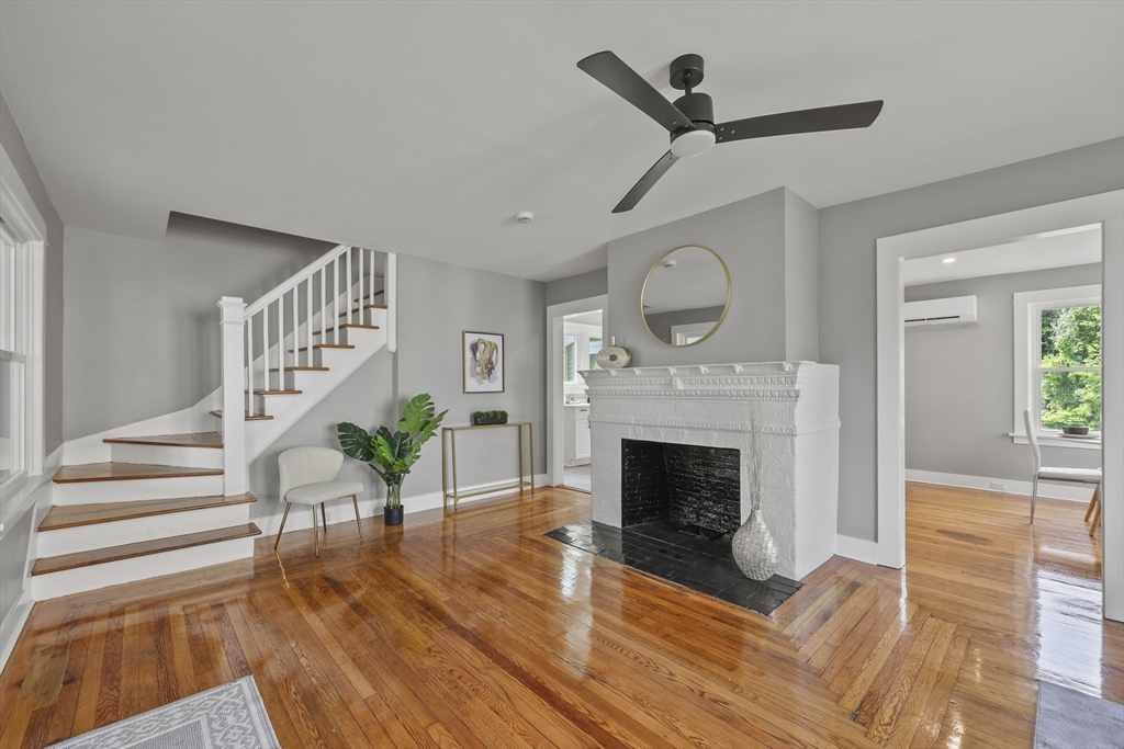71 Essex St Property Photo 9