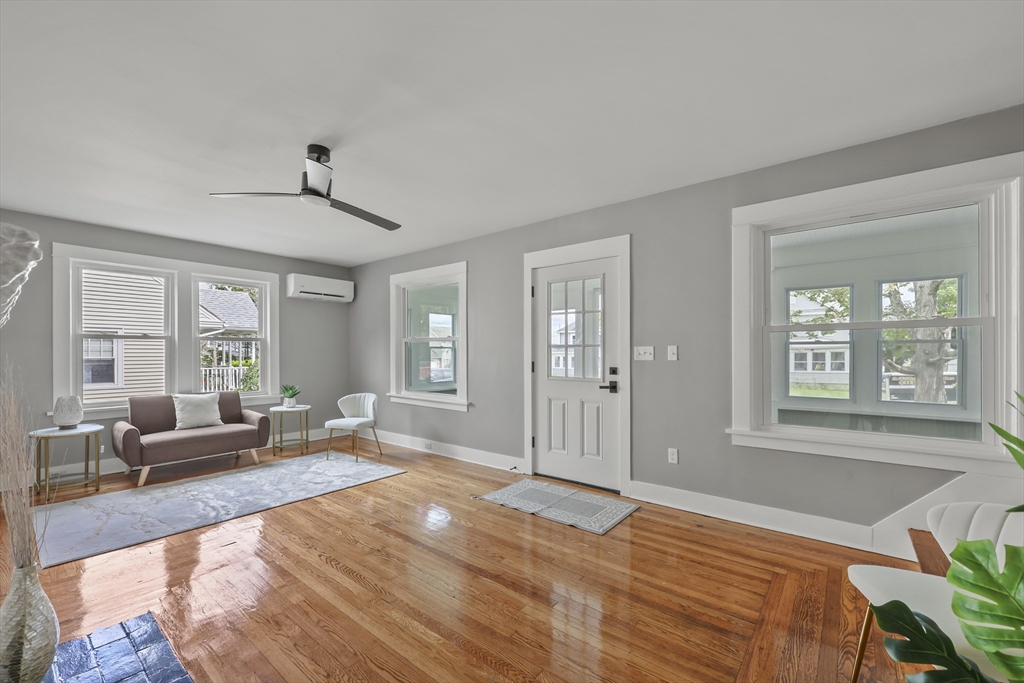 71 Essex St Property Photo 11