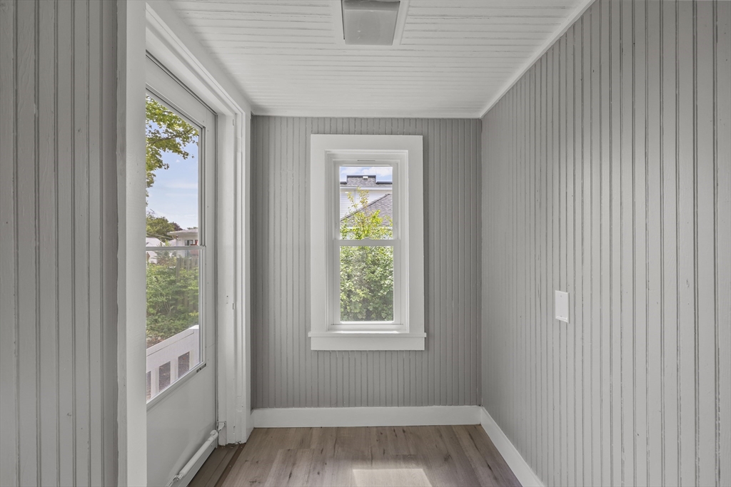 71 Essex St Property Photo 24