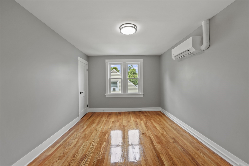 71 Essex St Property Photo 28