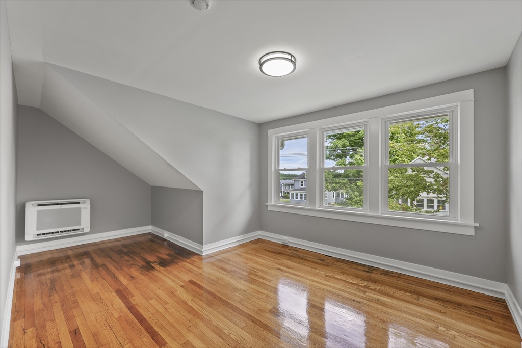 71 Essex St Property Photo 30