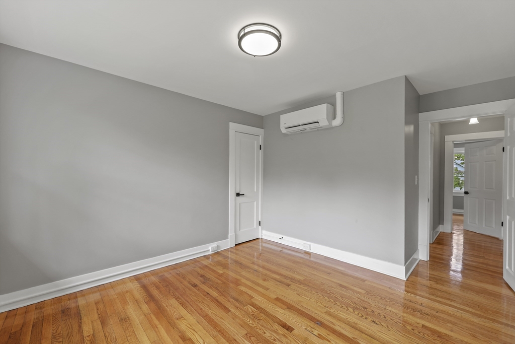 71 Essex St Property Photo 32