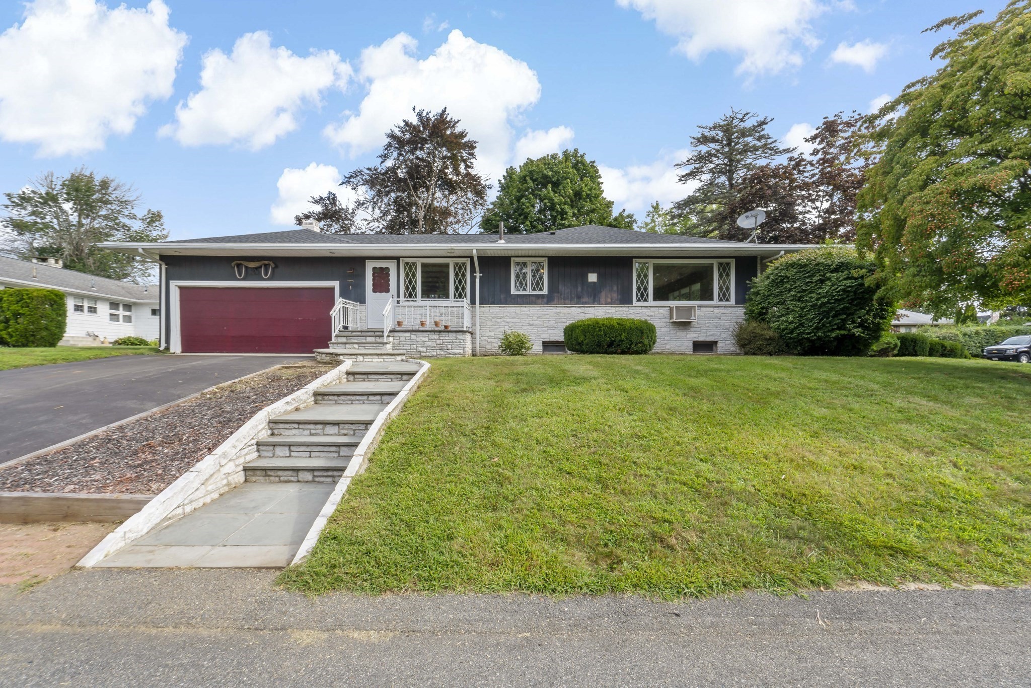 7 Harold Ave Property Photo 1