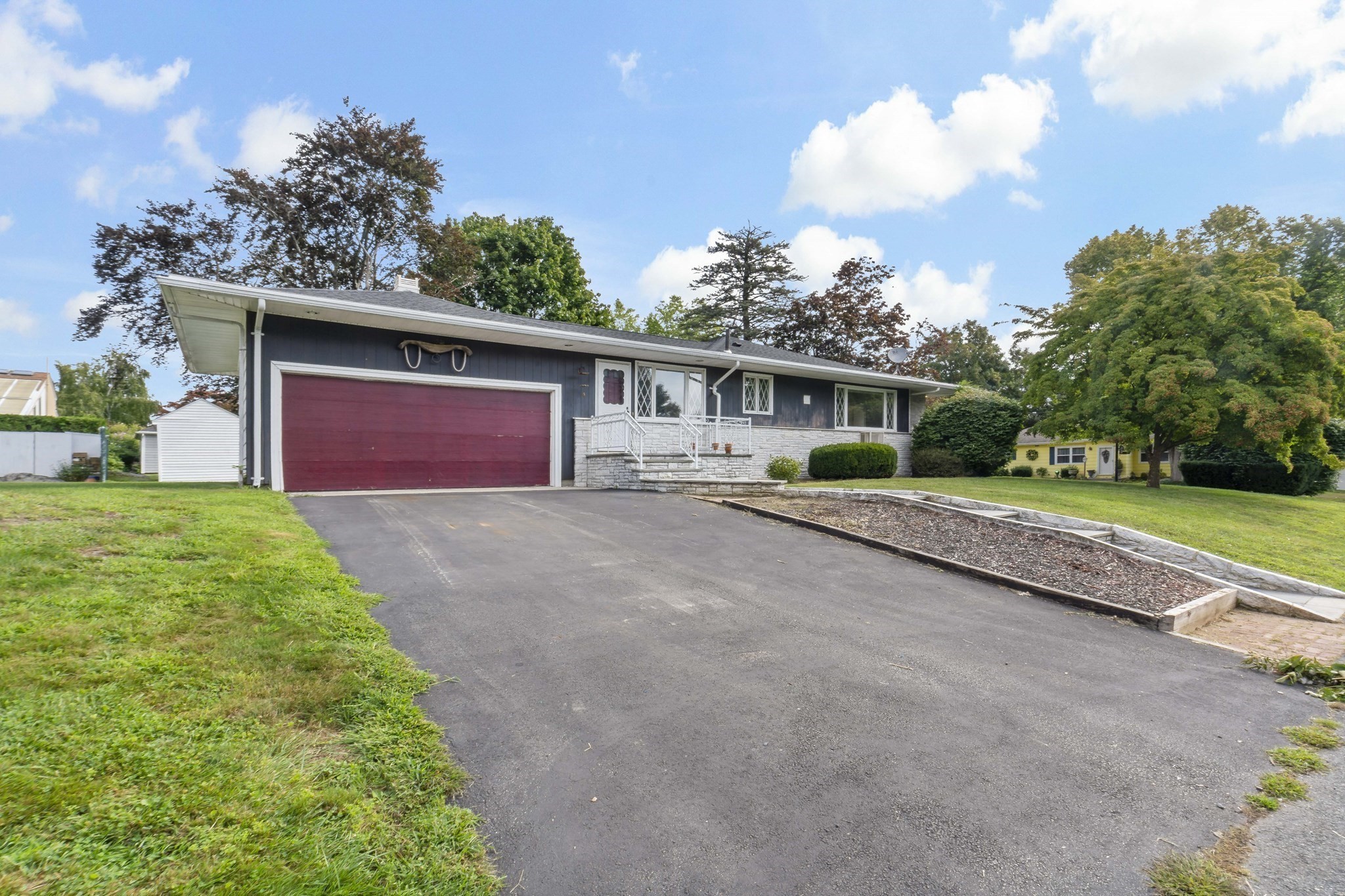 7 Harold Ave Property Photo 2
