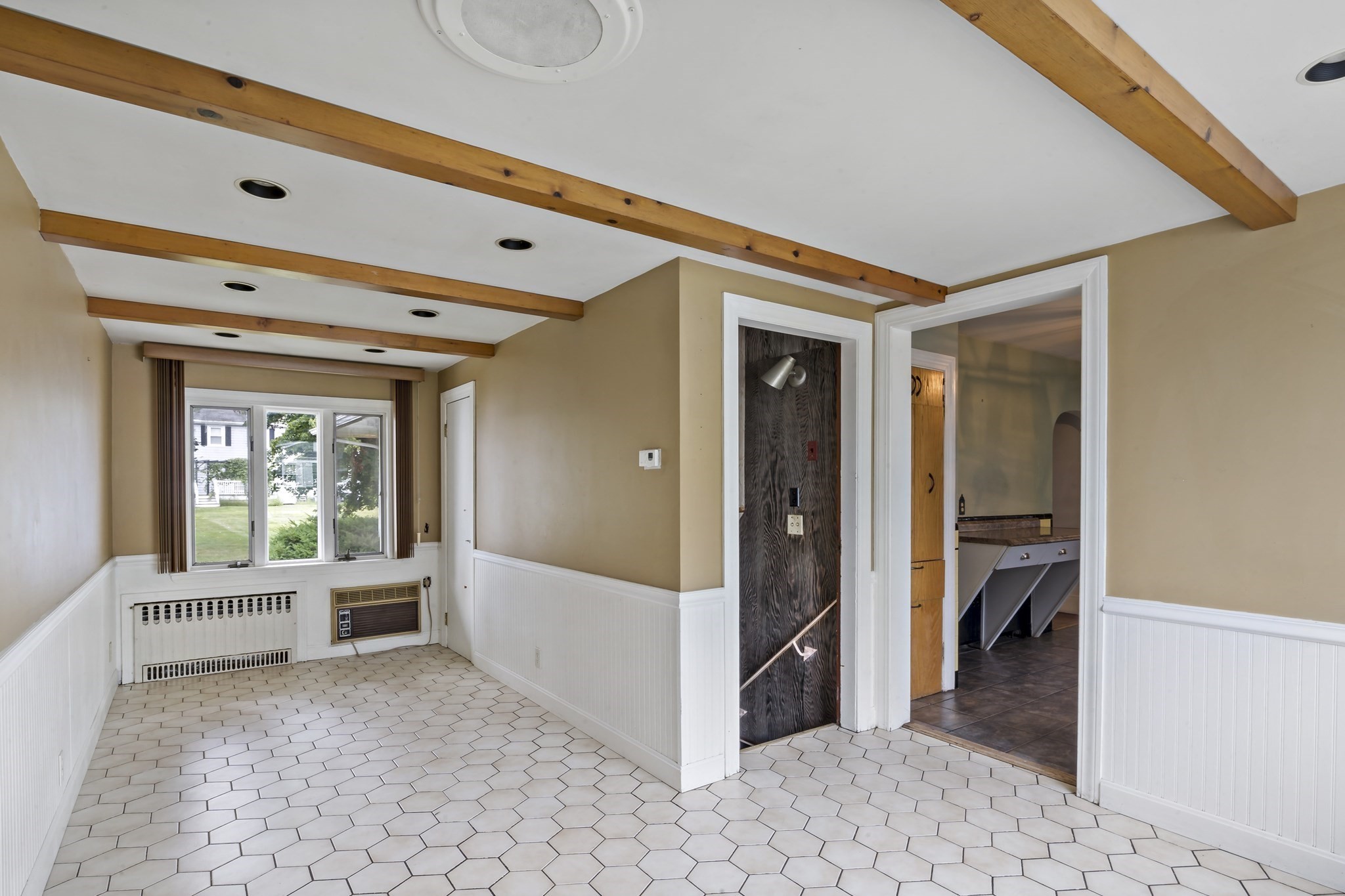 7 Harold Ave Property Photo 4