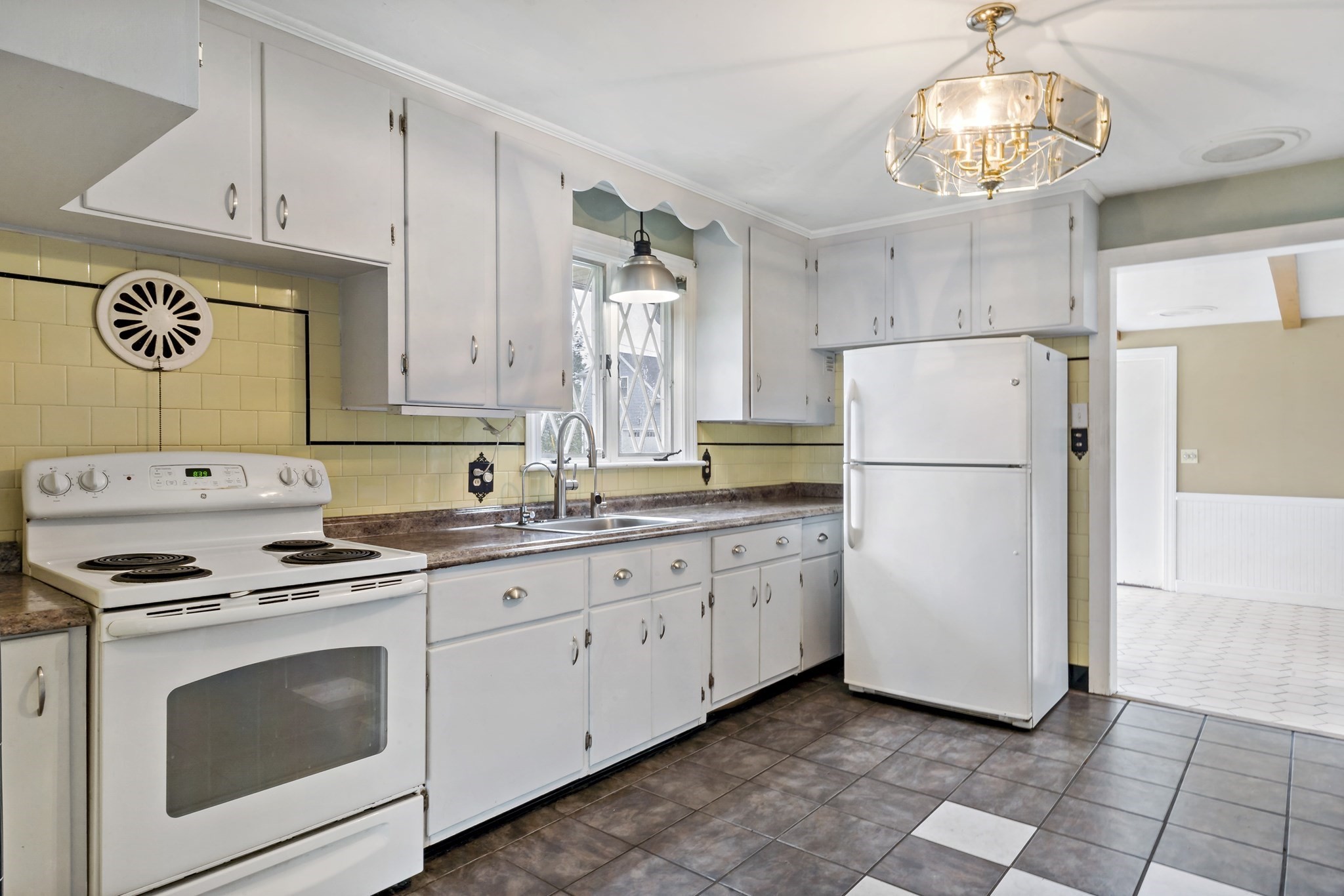 7 Harold Ave Property Photo 8