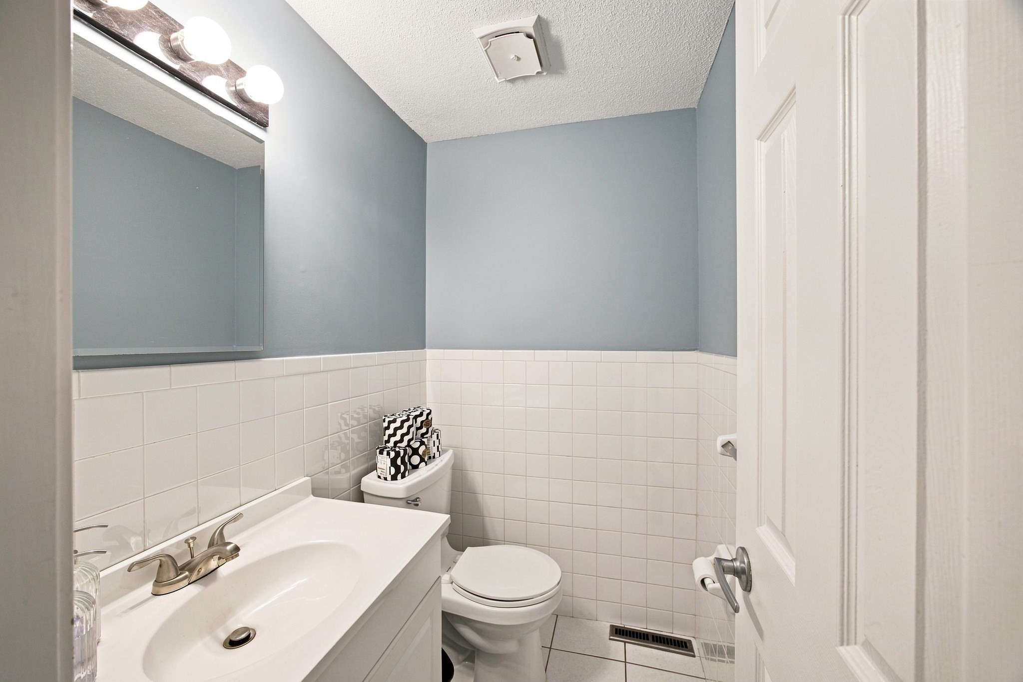 7 Corey Colonial # 7 Property Photo 8
