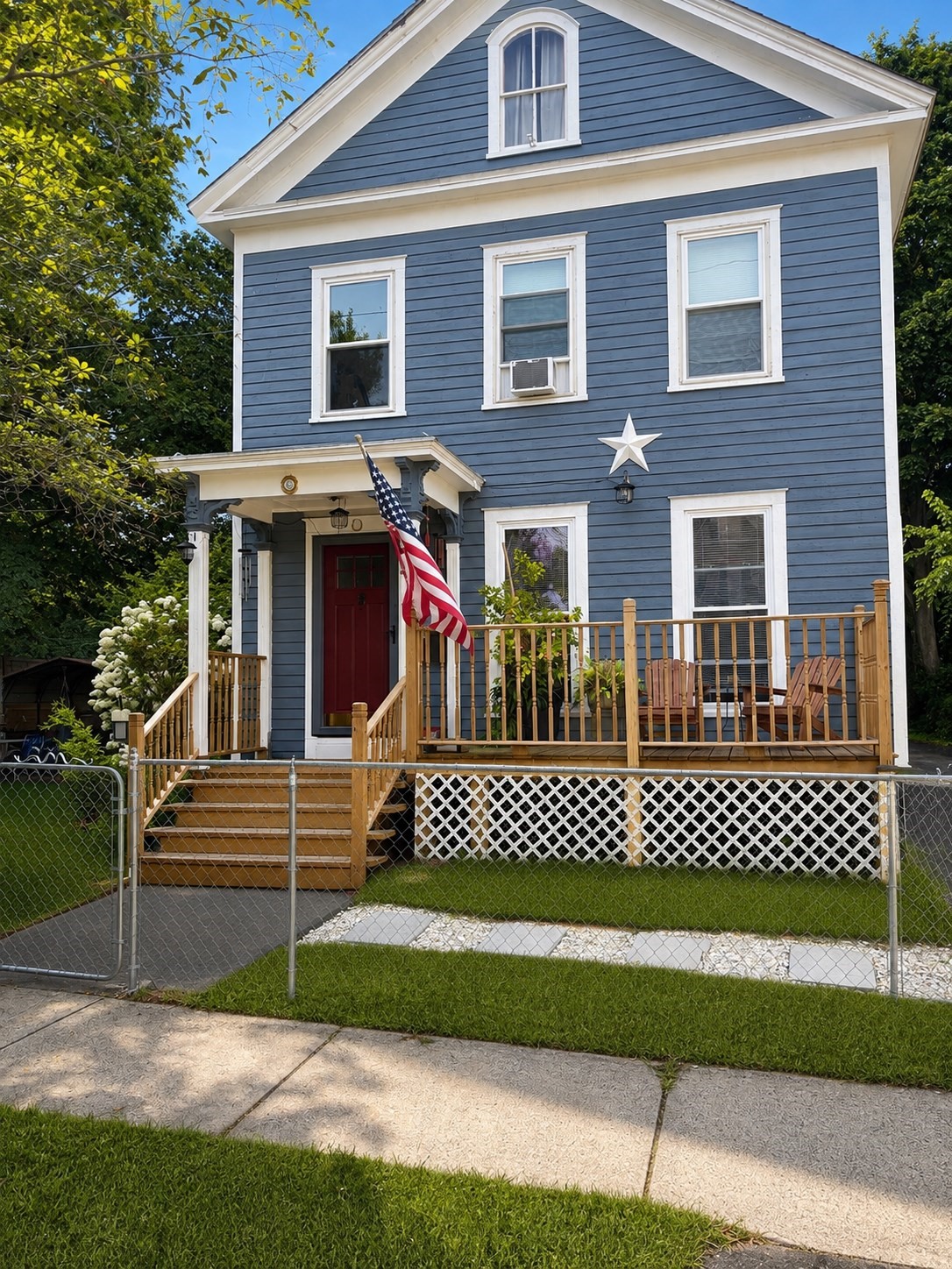 70 Pine St Property Photo 1
