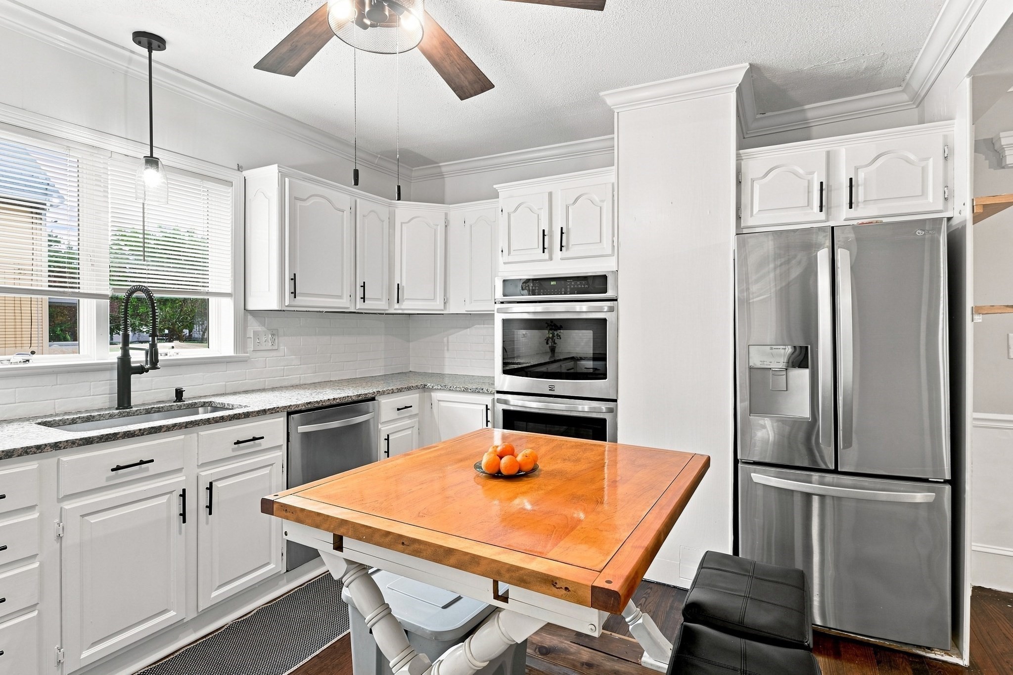 70 Pine St Property Photo 6