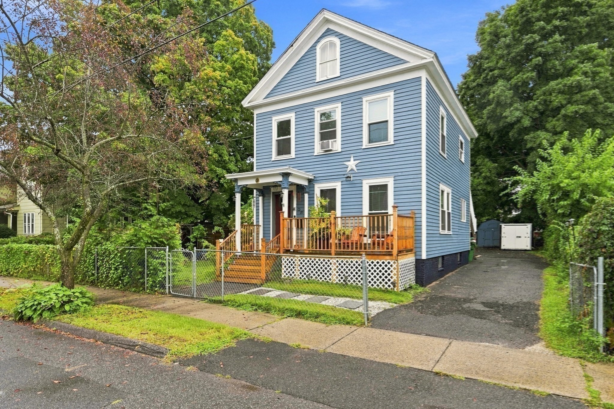 70 Pine St Property Photo 39