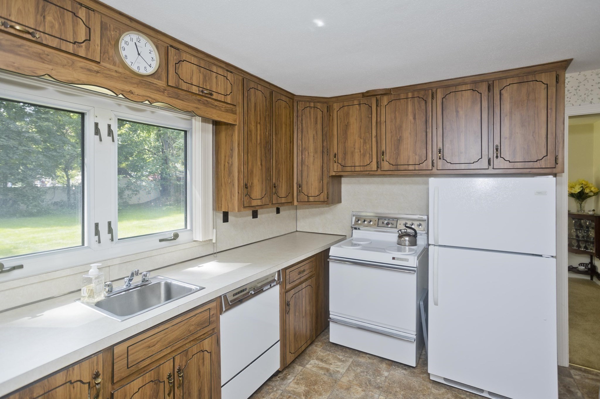 34 Vadnais St Property Photo 5