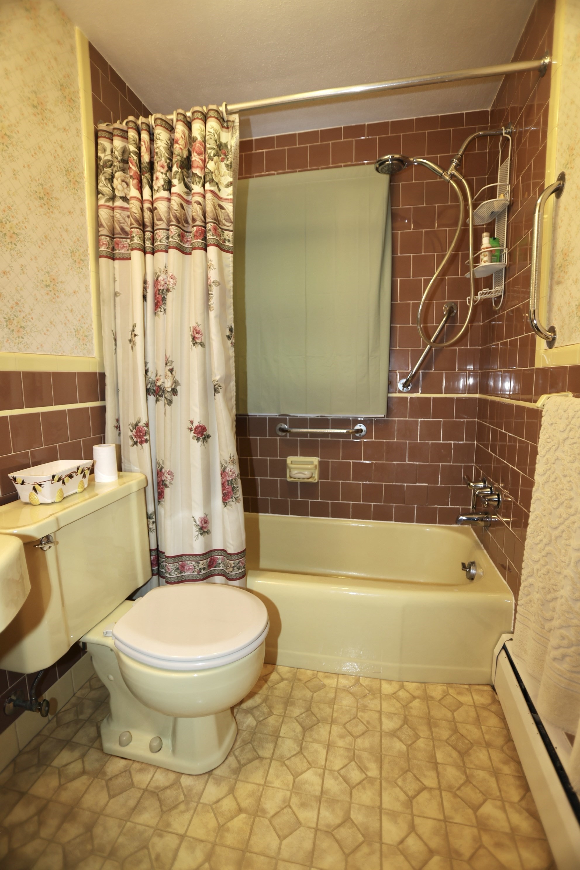 36 Revere St Property Photo 8