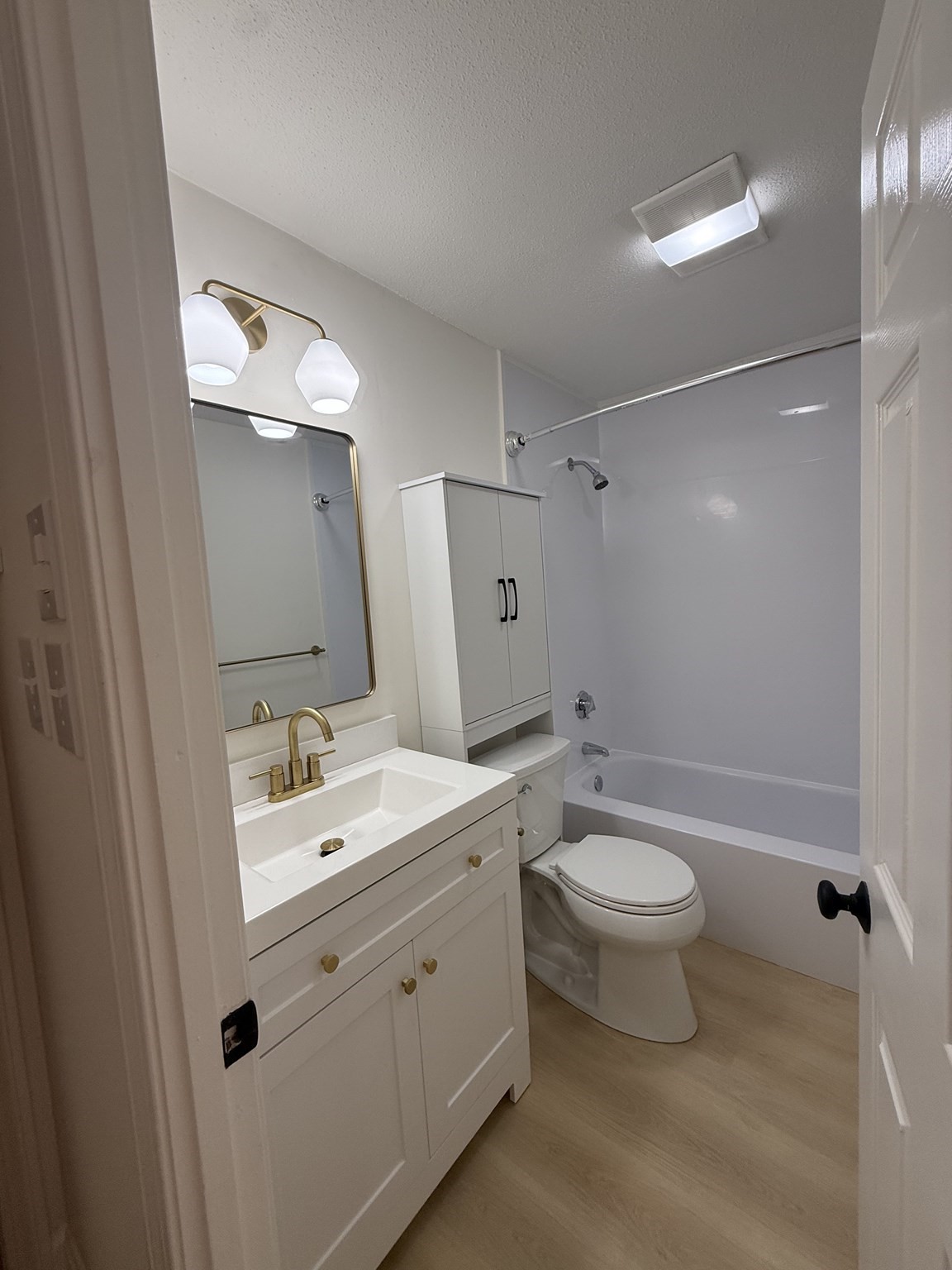 2 Greenbriar Dr # 103 Property Photo 11