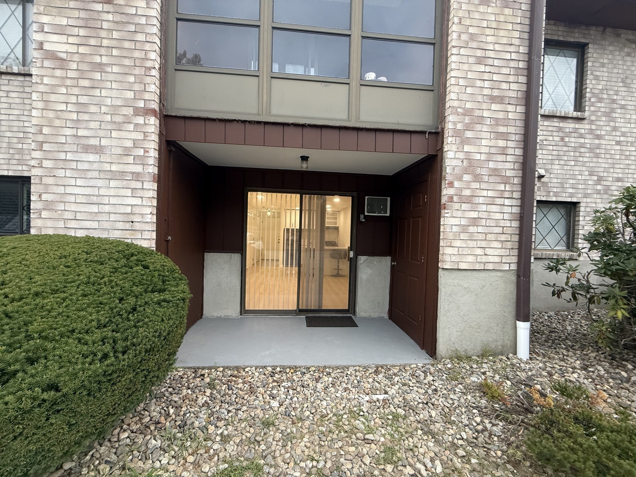 2 Greenbriar Dr # 103 Property Photo 17