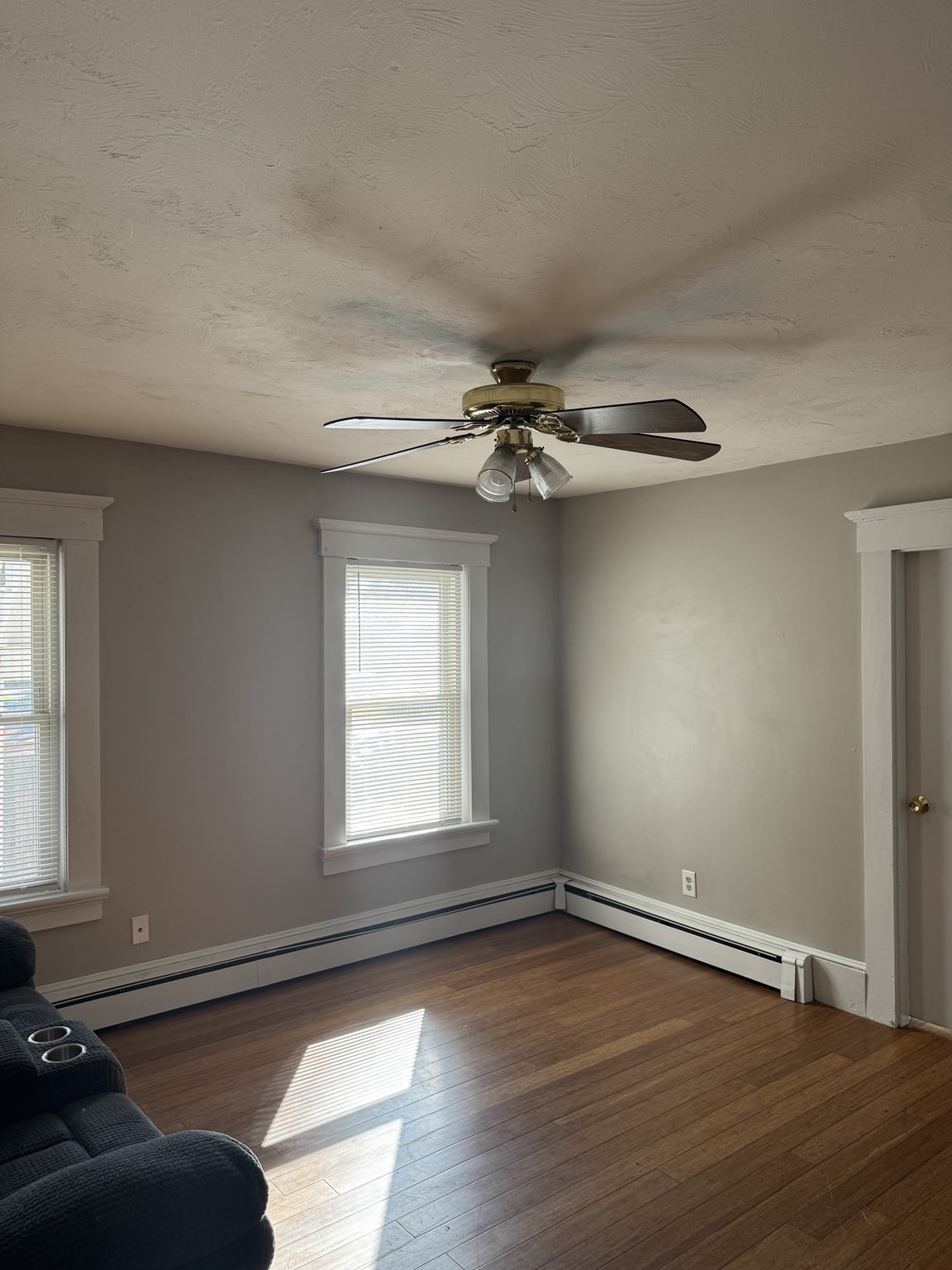 89 E Main St Property Photo 9
