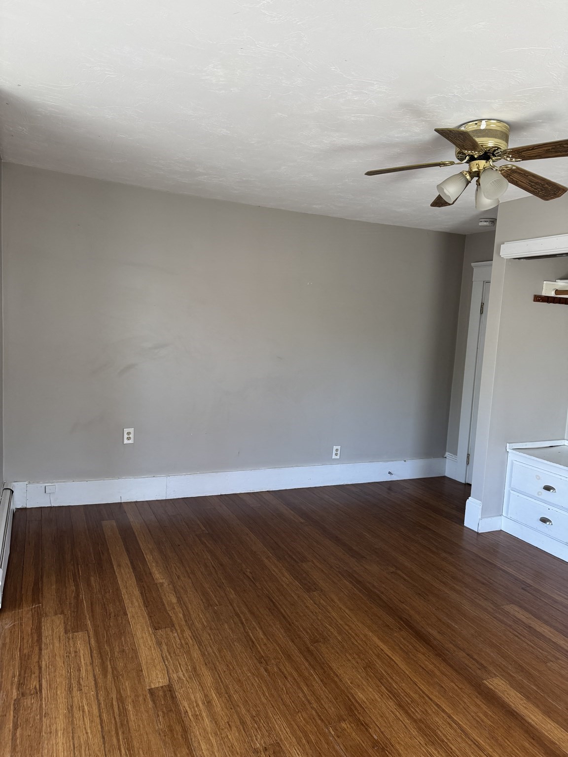 89 E Main St Property Photo 15