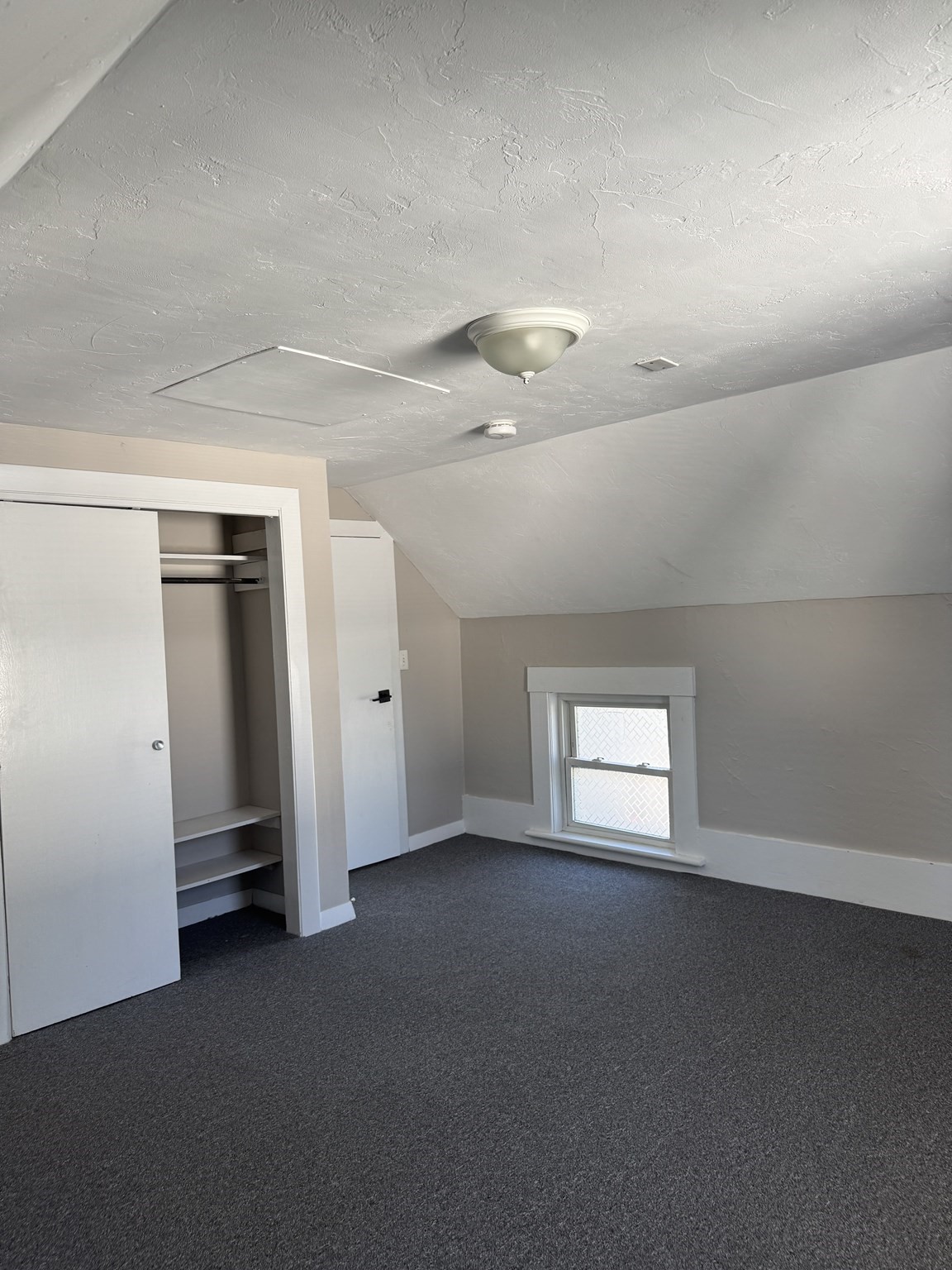 89 E Main St Property Photo 16