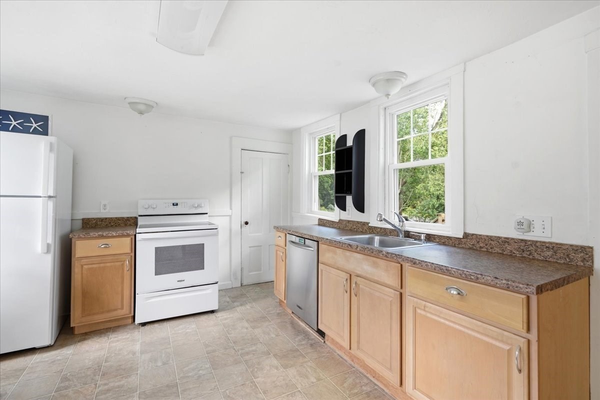 194-196 Hersey St Property Photo 9