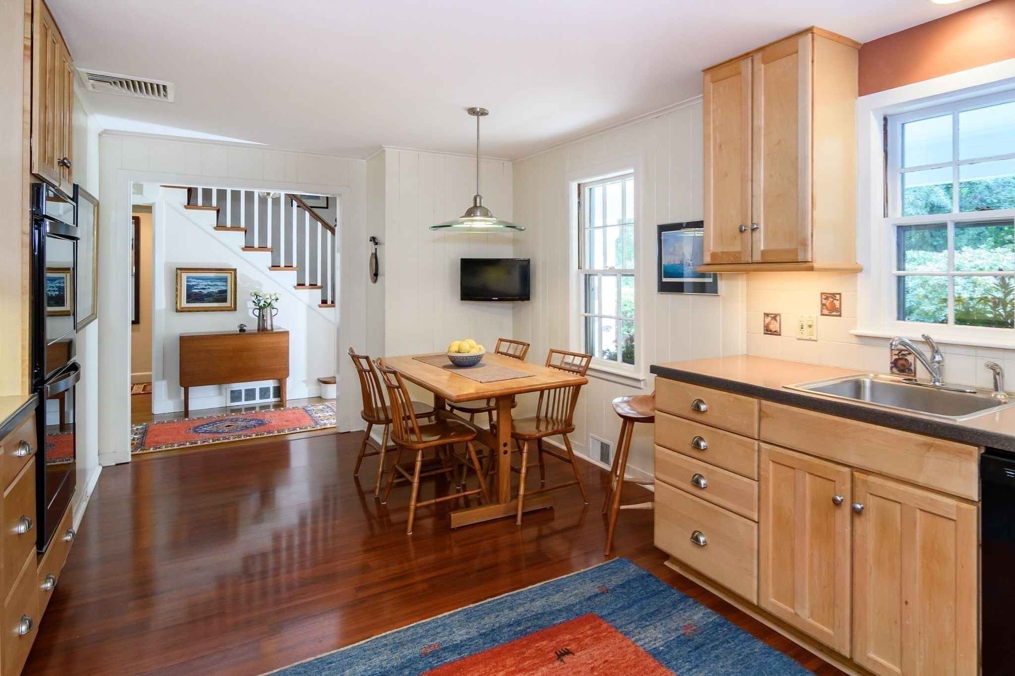 186 Oakland Street Property Photo 6