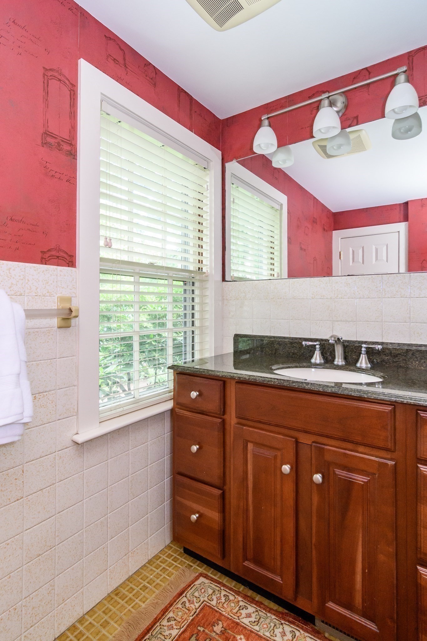 186 Oakland Street Property Photo 11