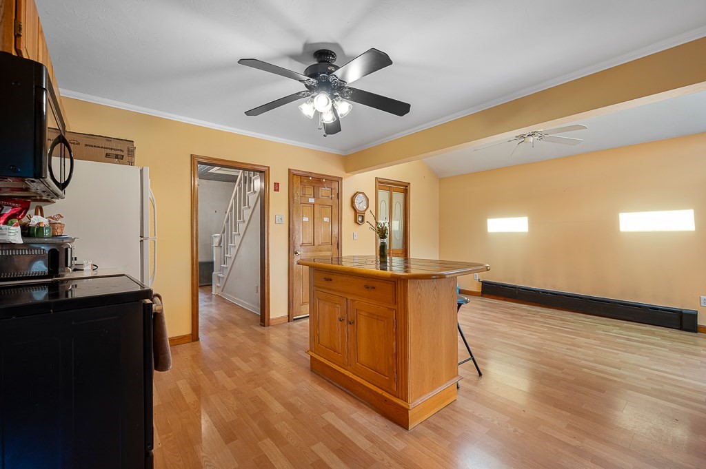 317 Oxford St N Property Photo 4