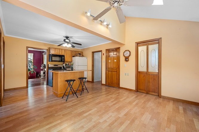 317 Oxford St N Property Photo 6