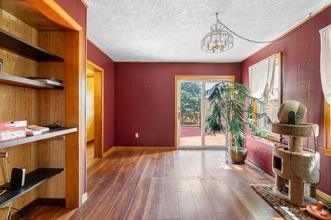 317 Oxford St N Property Photo 11