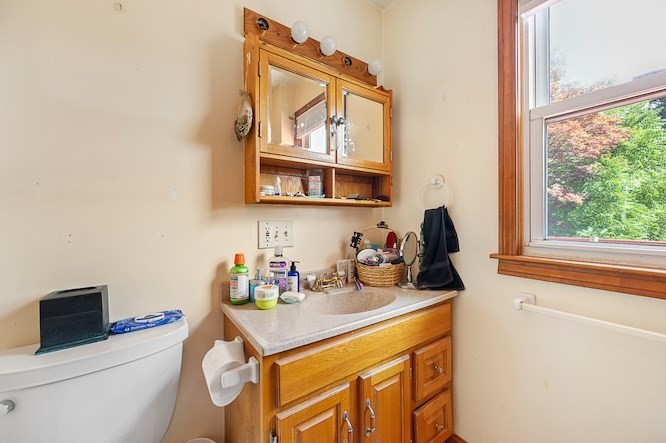 317 Oxford St N Property Photo 14