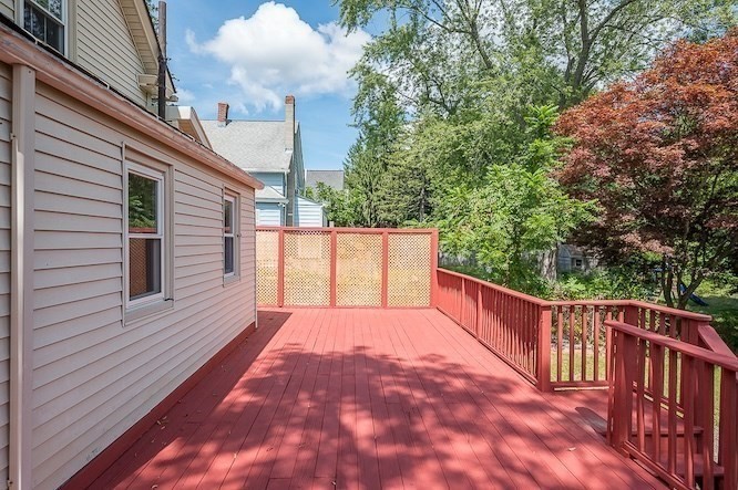 317 Oxford St N Property Photo 24